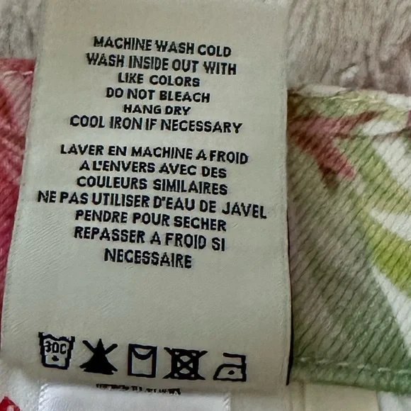 Alice + Olivia floral coin pocket cropped jean NWOT Jeans